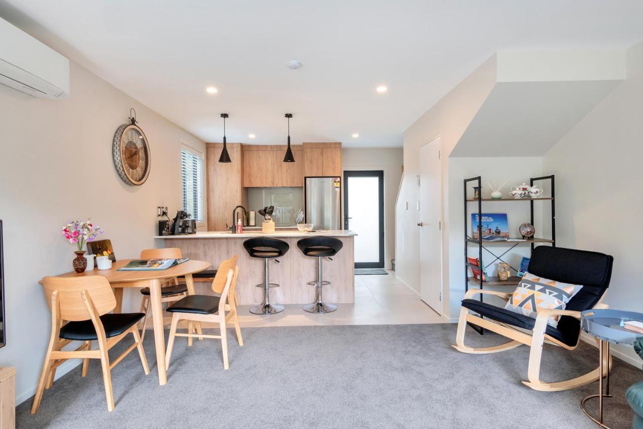 Greenwich Townhouse With Parking And Air-Con Auckland Esterno foto