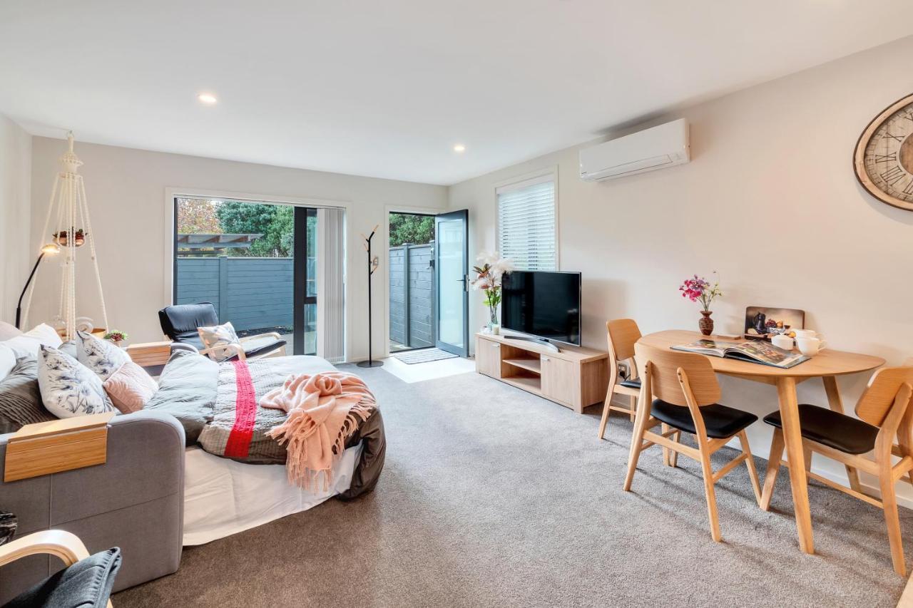 Greenwich Townhouse With Parking And Air-Con Auckland Esterno foto