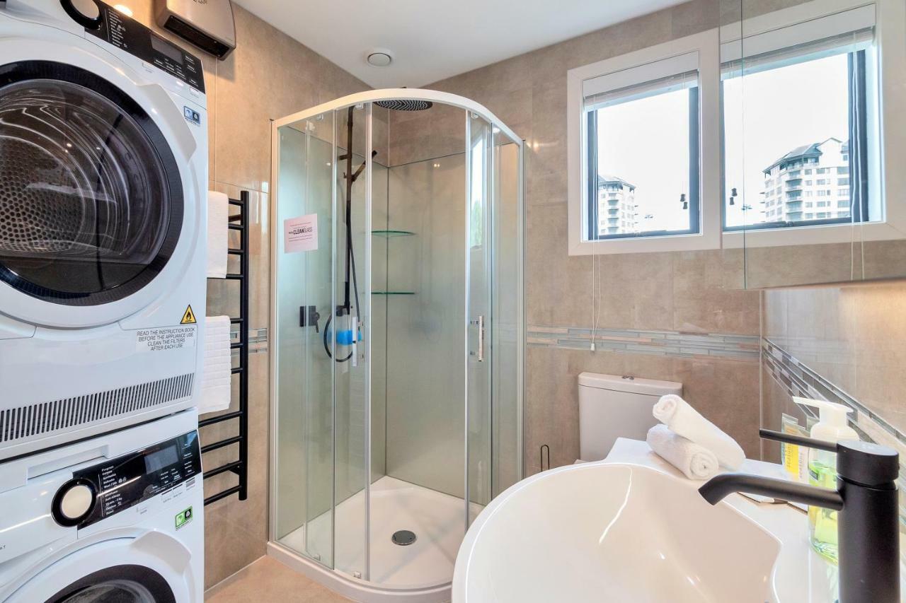 Greenwich Townhouse With Parking And Air-Con Auckland Esterno foto