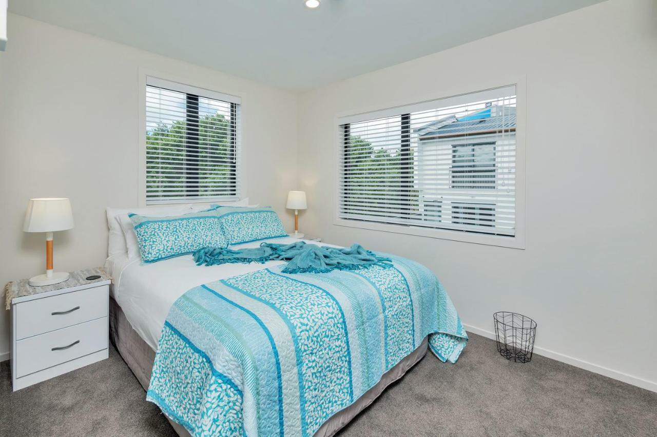 Greenwich Townhouse With Parking And Air-Con Auckland Esterno foto